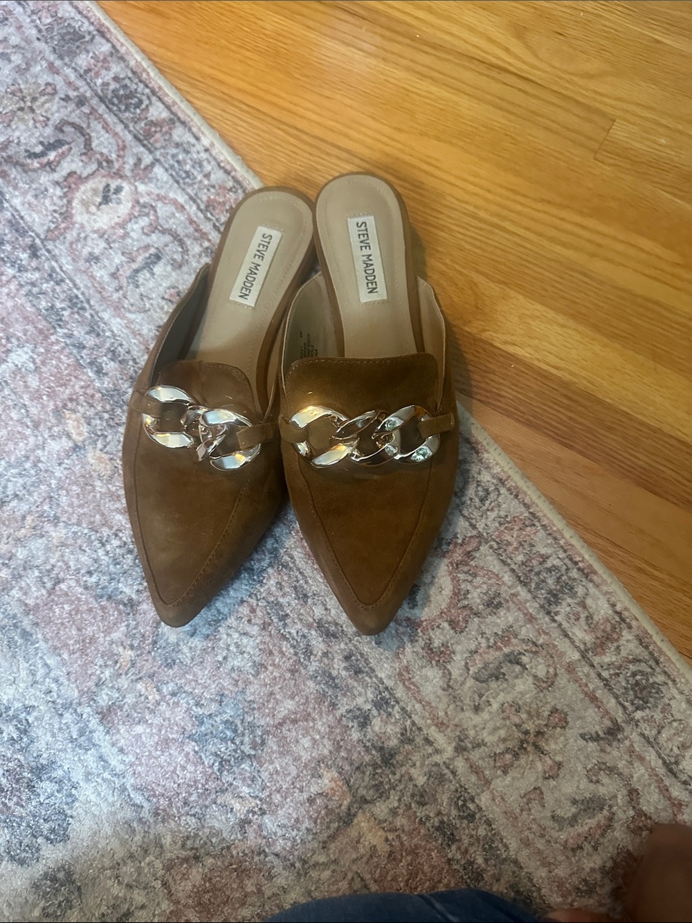 Steve Madden Tan Suede Pointed Toe Mule with Gold Chain